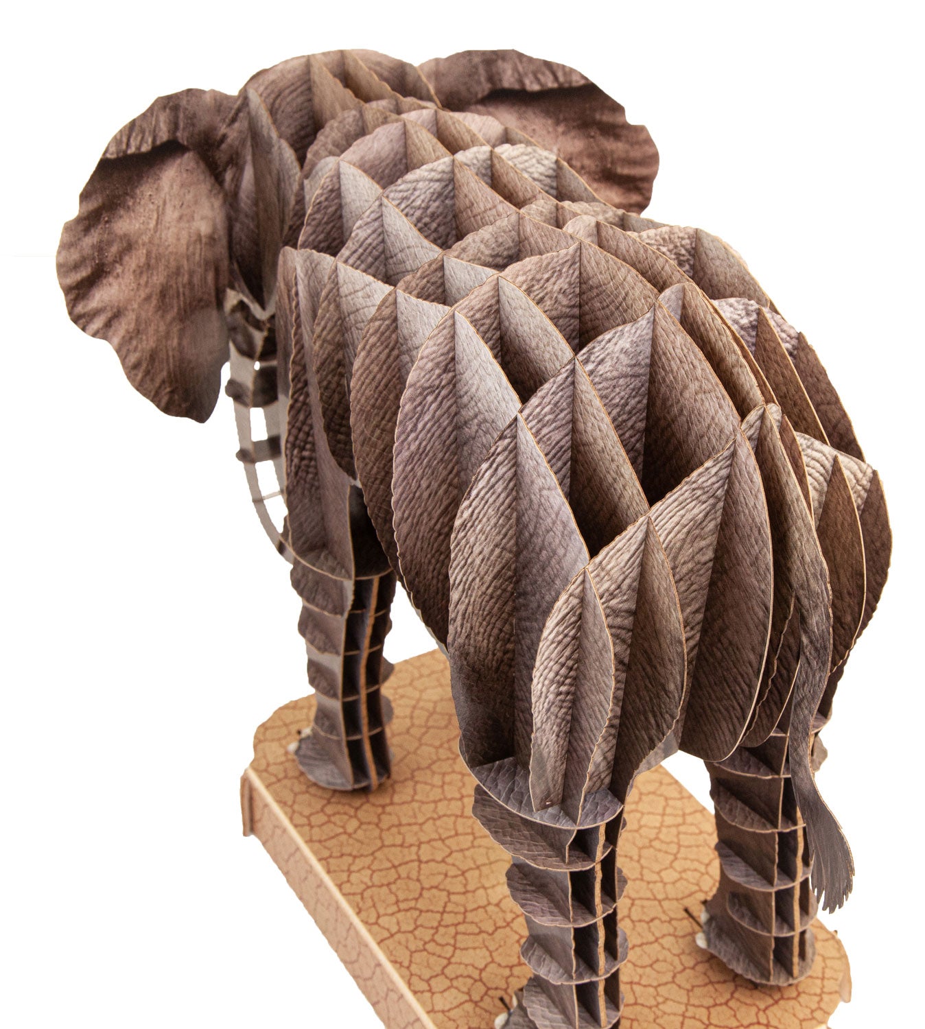 Elefant Steckfigur aus Karton, zum Basteln, Spielzeug für Kinder, Tiersteckfigur aus Karton, Afrika, Savanne, Afrikanische Elefanten, Asiatische Elefanten, Puzzle und Rätselspiele, Dekoidee, Bastelideen für Kinder, steht auf Wohnzimmertisch, Kinderzimmer, Spielzimmer